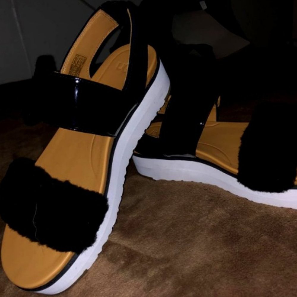 Black UGG Le Fluff